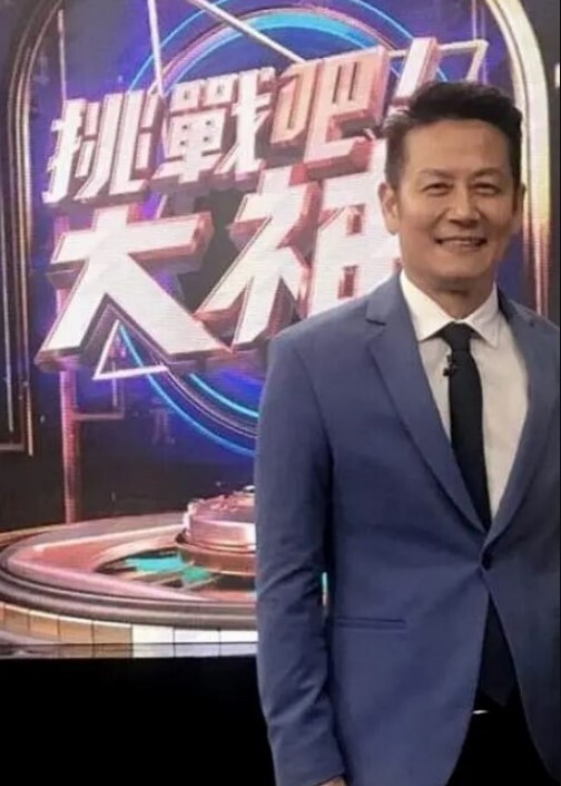 太长塞不完 撑爆小骚逼！一屌到胃，直接顶到肺 - 真的稀缺